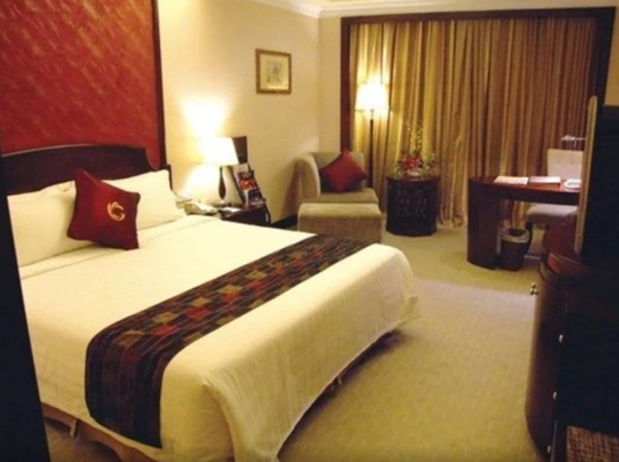 The Royal Marina Plaza Hotel Canton Extérieur photo
