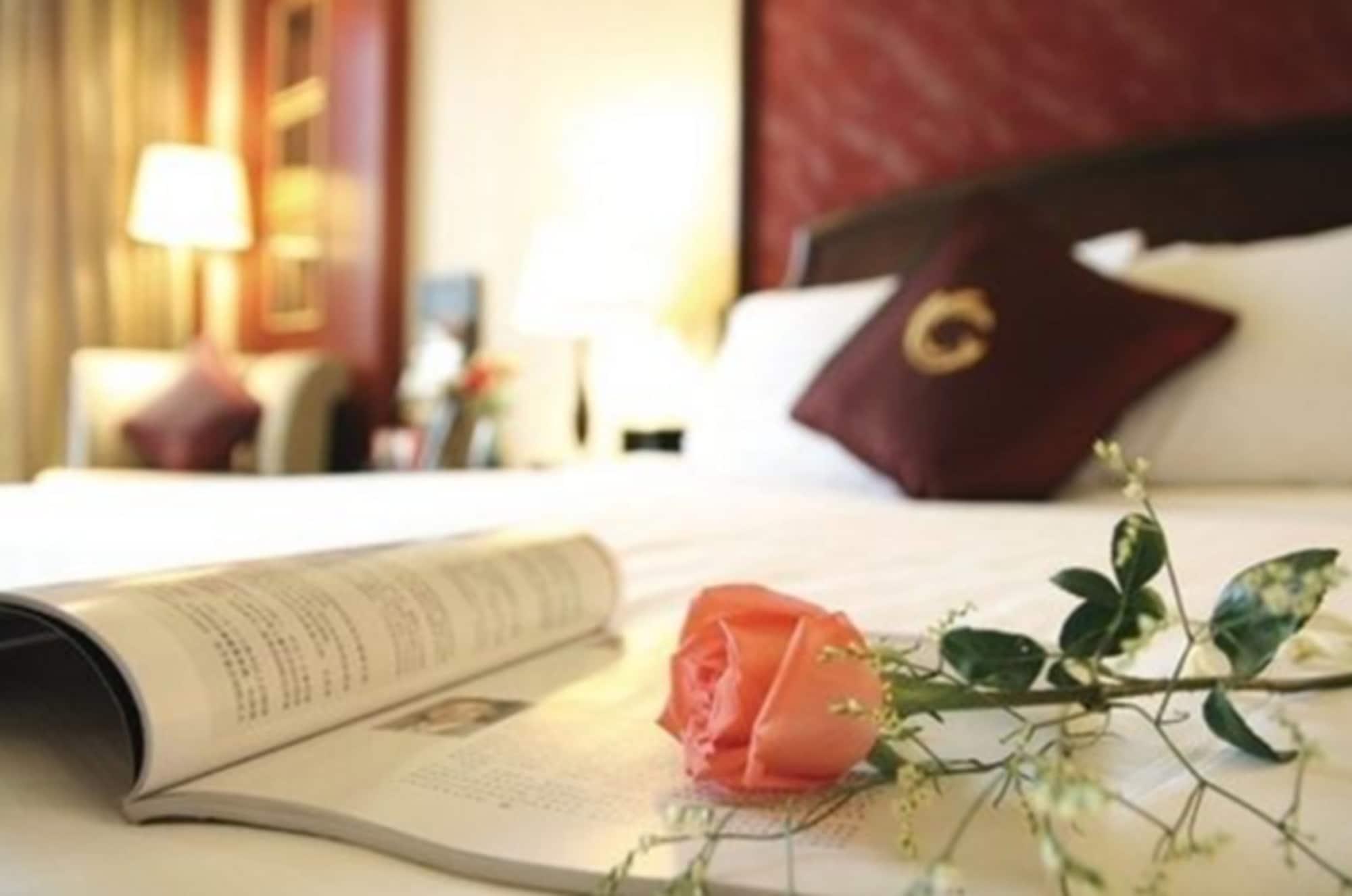The Royal Marina Plaza Hotel Canton Extérieur photo
