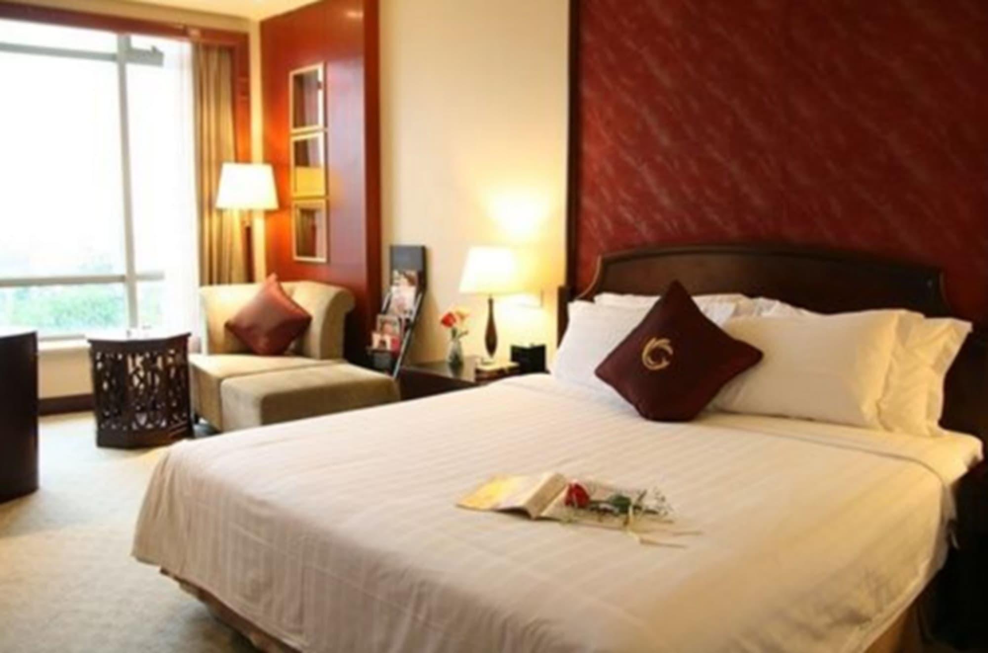 The Royal Marina Plaza Hotel Canton Extérieur photo