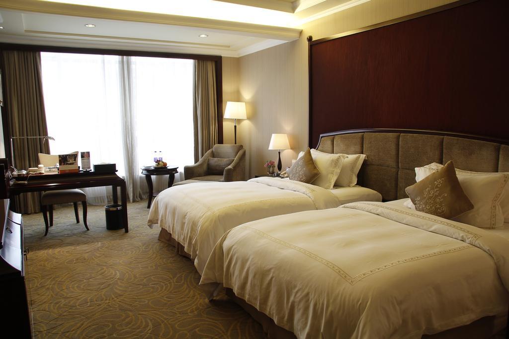 The Royal Marina Plaza Hotel Canton Extérieur photo