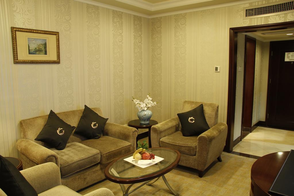 The Royal Marina Plaza Hotel Canton Extérieur photo