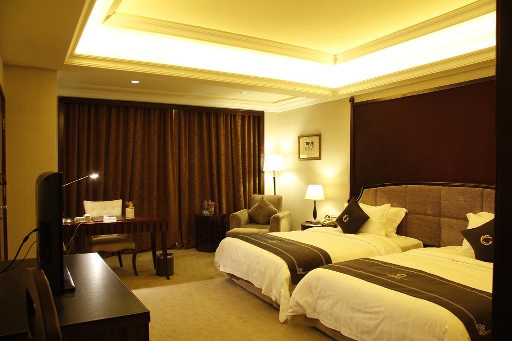 The Royal Marina Plaza Hotel Canton Extérieur photo