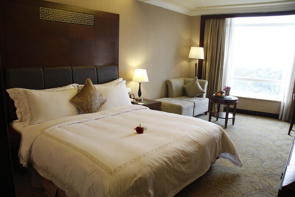 The Royal Marina Plaza Hotel Canton Extérieur photo