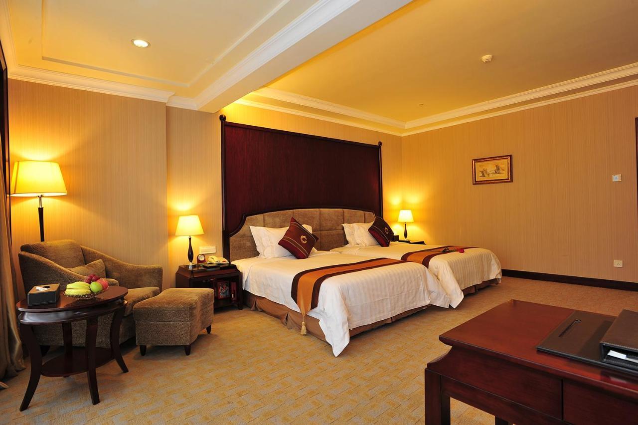The Royal Marina Plaza Hotel Canton Extérieur photo