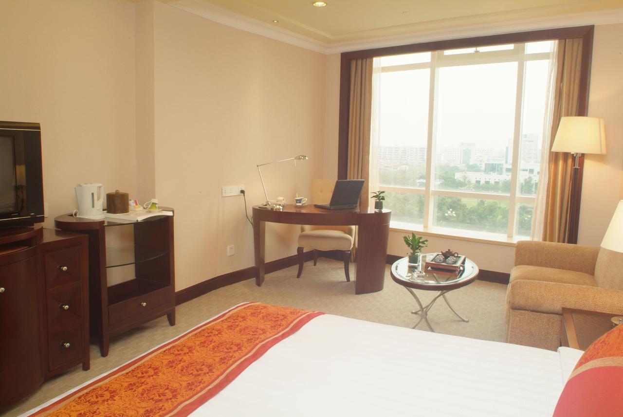 The Royal Marina Plaza Hotel Canton Extérieur photo