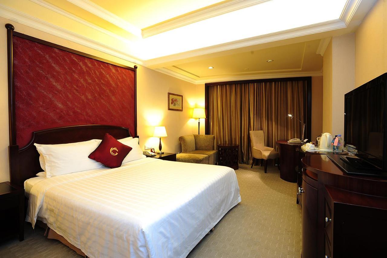 The Royal Marina Plaza Hotel Canton Extérieur photo