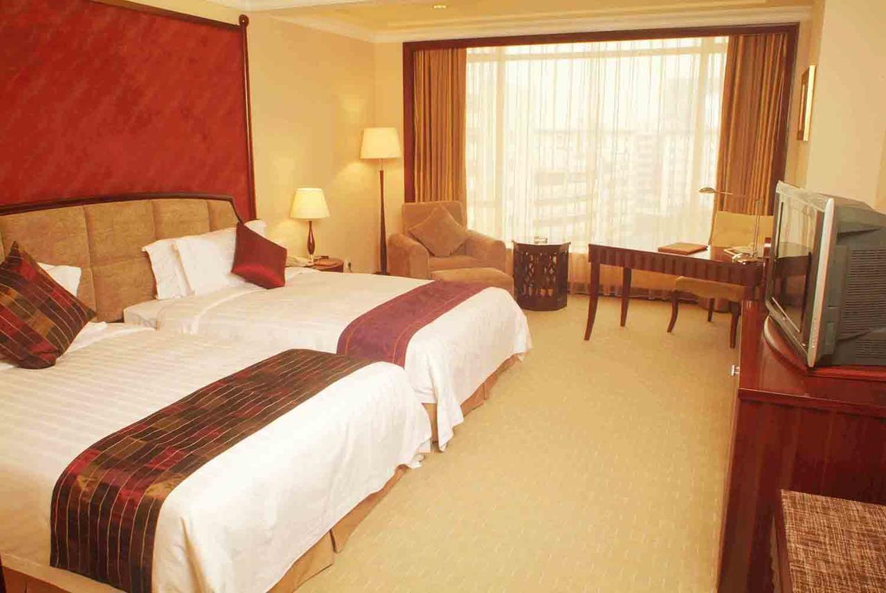 The Royal Marina Plaza Hotel Canton Extérieur photo