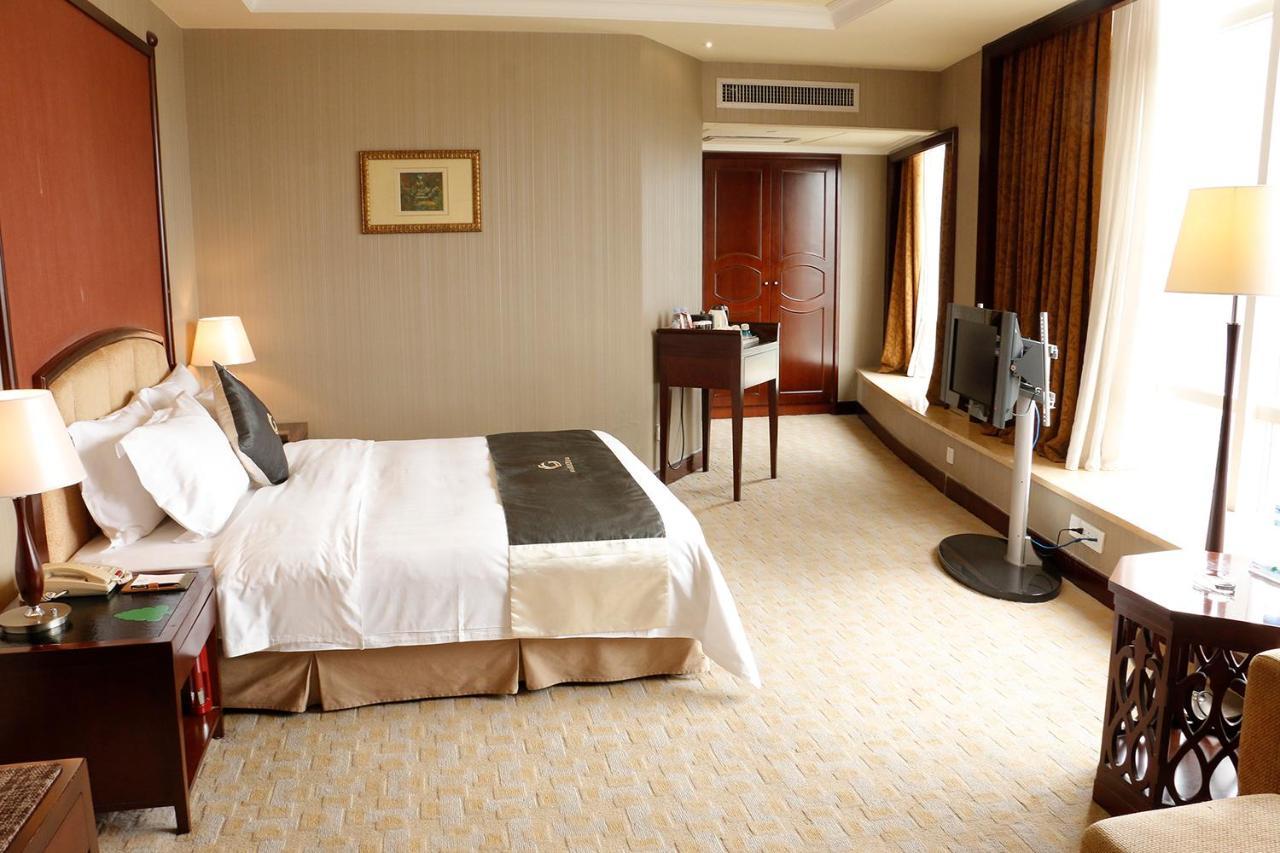 The Royal Marina Plaza Hotel Canton Extérieur photo