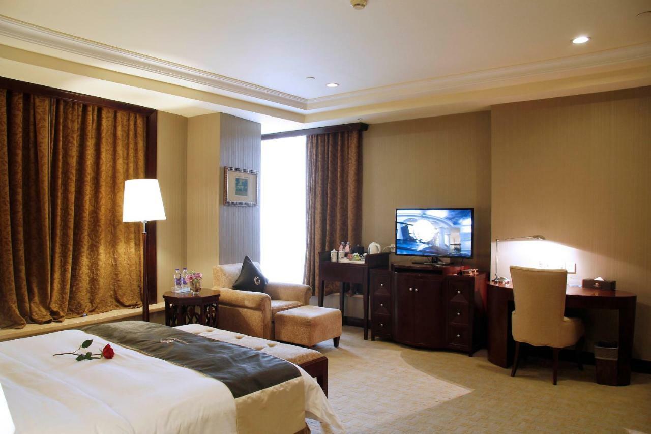 The Royal Marina Plaza Hotel Canton Extérieur photo