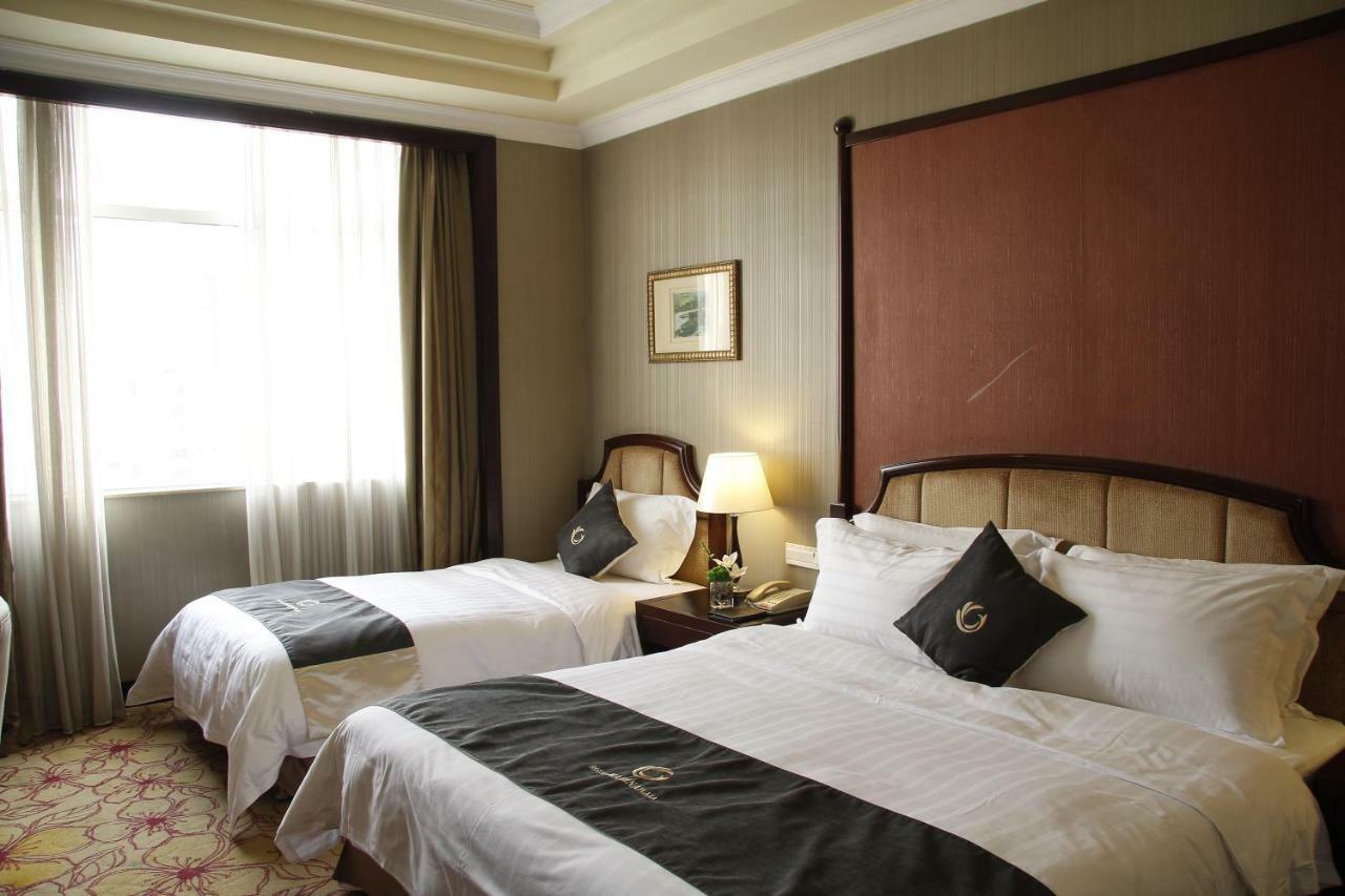 The Royal Marina Plaza Hotel Canton Extérieur photo